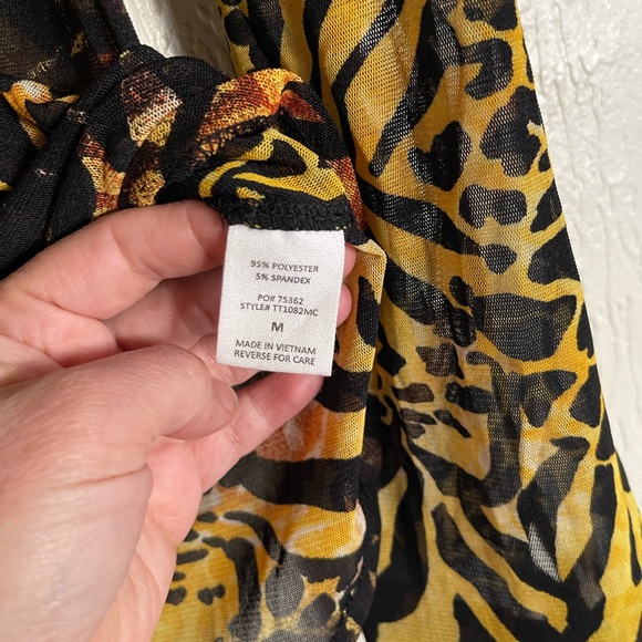 Es nueva la blusa súper bonita - Picture 3 of 4